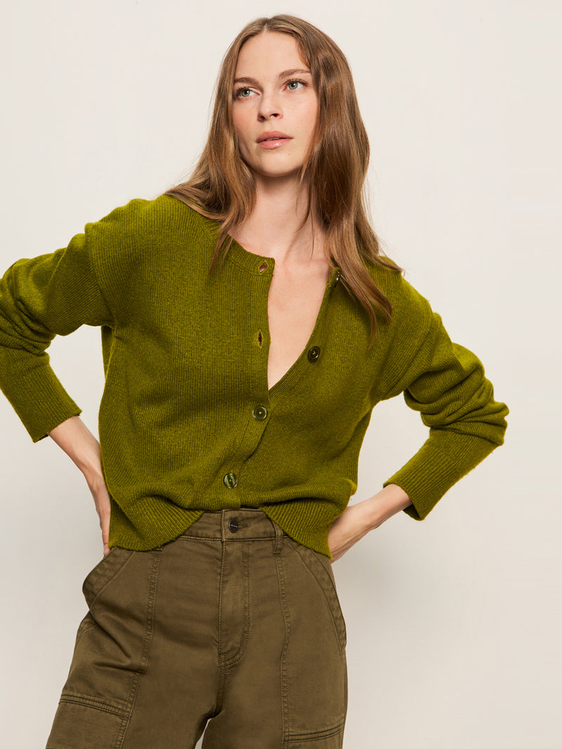 Must-Have Cardi Martini Olive alt 4