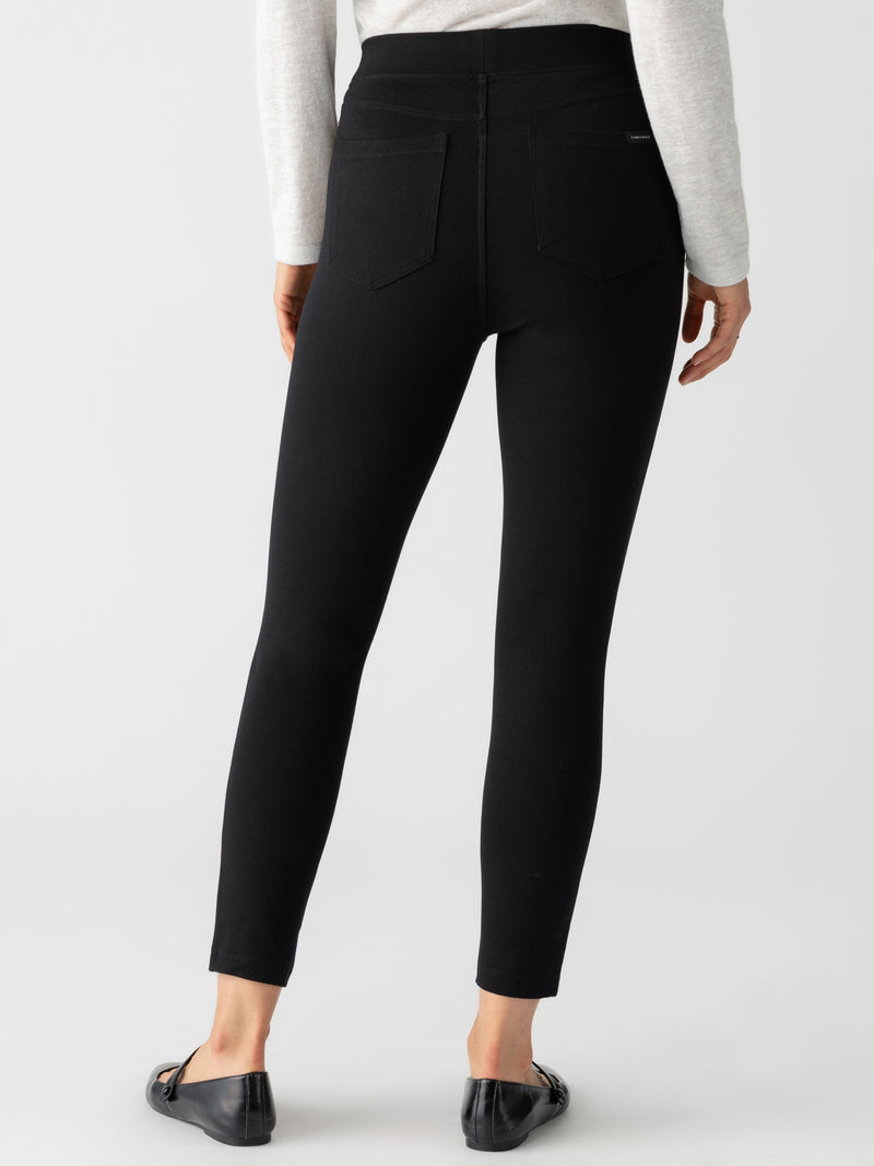 Runway Semi High Rise Legging Black alt 1