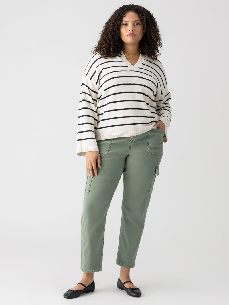 Sculpted Hayden Cargo Standard Rise Pant Dark Spruce Extended Sizing alt 2