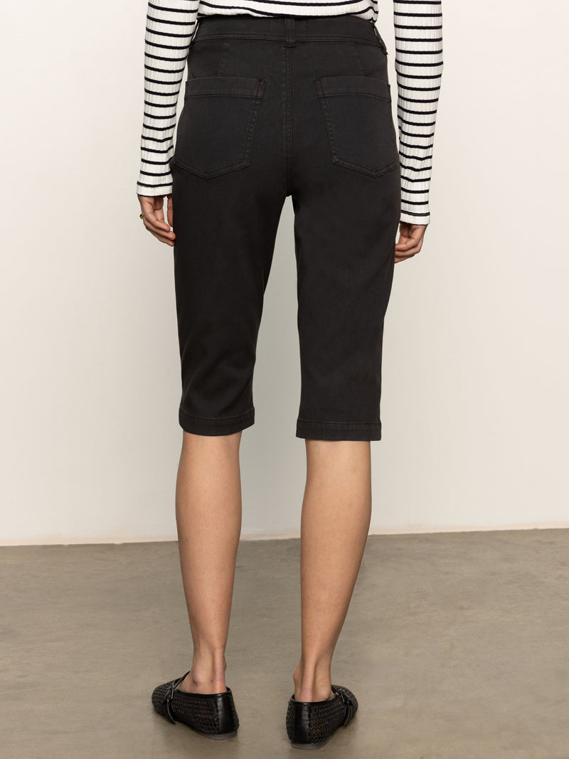 Sculpted Decks High Rise Capri Pant Black alt 2