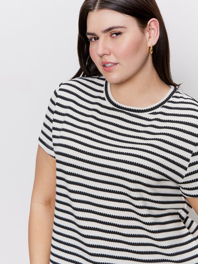 Perfect Textured Tee Macrame Black Stripe Extended Sizing alt 1