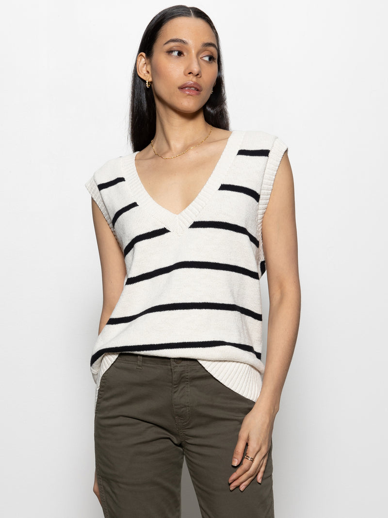 Boyfriend Sweater Vest Chalk with Black alt 4