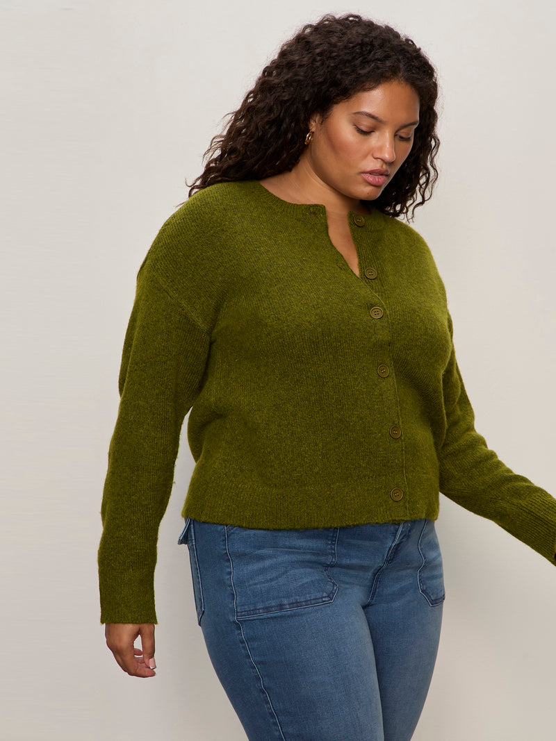 Must-Have Cardi Martini Olive alt 4