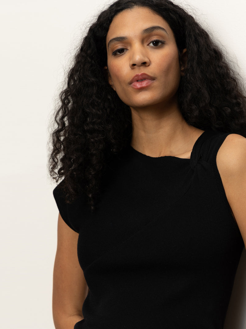 Shoulder Twist Top Black alt 4
